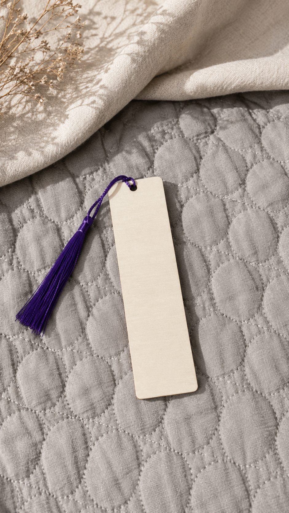Marque-page bois avec pompon violet